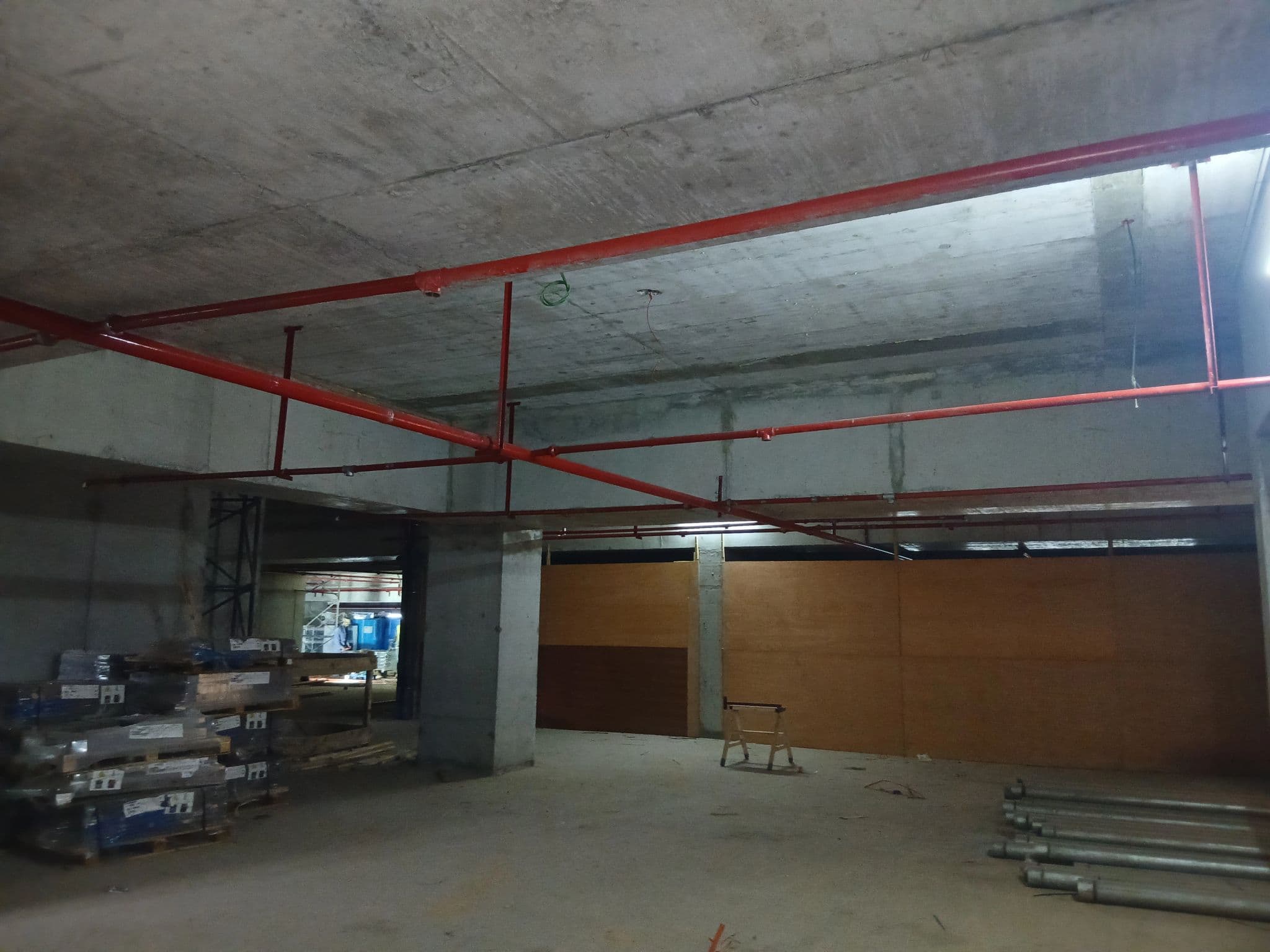 Réseau incendie en plafond de parking